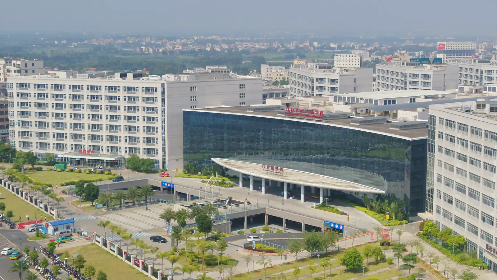 Tampak luar Zhanjiang Central People's Hospital