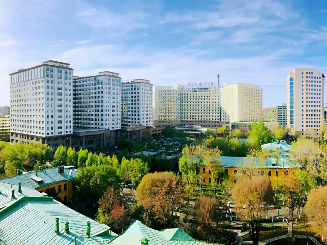 First Affiliated Hospital of Xinjiang Medical University: foto asli bangunan rumah sakit